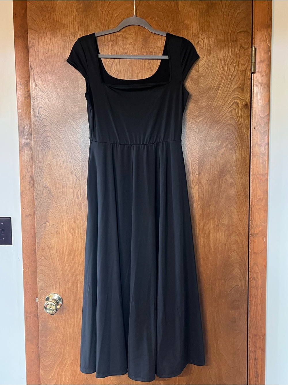Women's Black Scoop-Neck Midi Dress